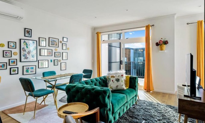 Hobsonville House | Delightful 3 Bedroom Retreat in Hobsonville with Netflix