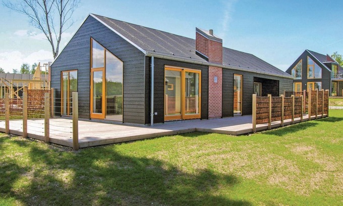 Stubbekobing House | Spacious 3 Bedroom Accommodation with Oceanfront Views