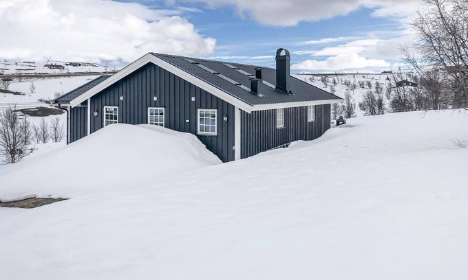 Nore og Uvdal House | Family-Friendly 3 Bedroom Retreat with Lake View in Uvdal