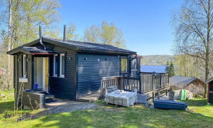 Boras Municipality House | Relaxing Getaway with Lake View, Spa & Family-Friendly Perks