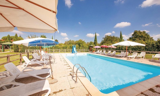 Orentano House | Spacious 3 Bedroom Retreat with Pool in Orentano PI