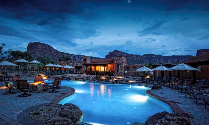 Gateway House | Indulgent 3-Bedroom Suite with Ocean View & Pool Access