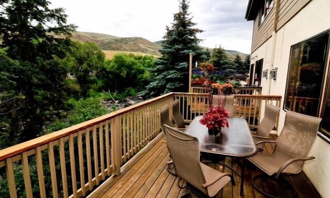 Avon House | Idyllic 3 Bedroom Townhome by Eagle River, Near Beaver Creek