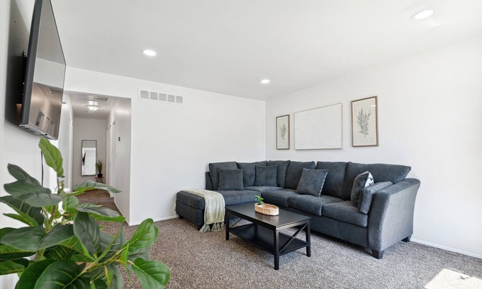 Warren House | Top-Rated 3 Bedroom Urban Retreat Near Downtown Amenities