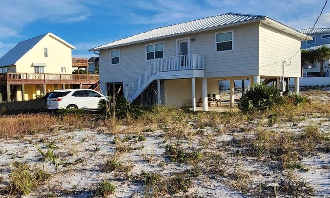 Toilla Segunda House | Ideal Beach Bungalow: Oceanfront Family Escape Awaits