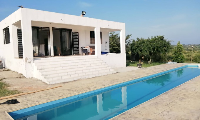 Gomoa House | Spacious 3 Bedroom Home with a Large Pool and Pet-Friendly