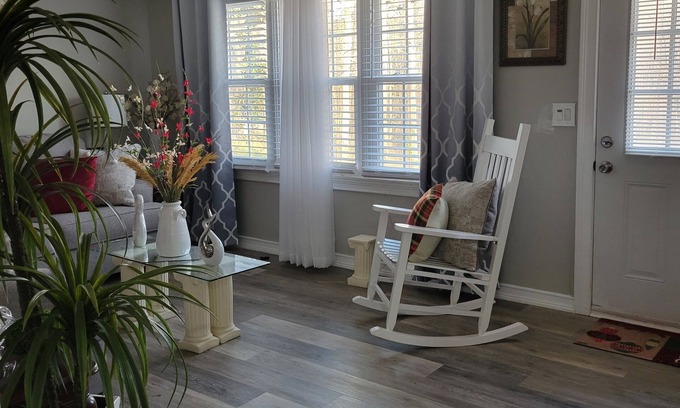 Forest City House | Family-Friendly Retreat with Spa and Breakfast Included