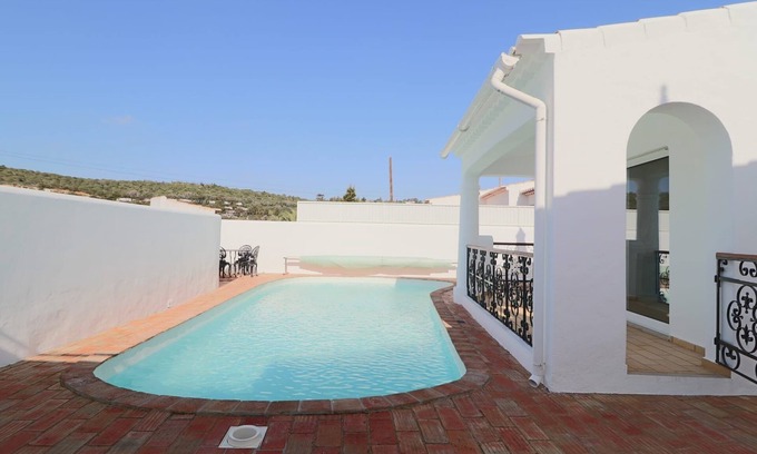 Funchal Villa | 3 Bedroom Villa located within walking distance of Praia da Luz, Lagos
