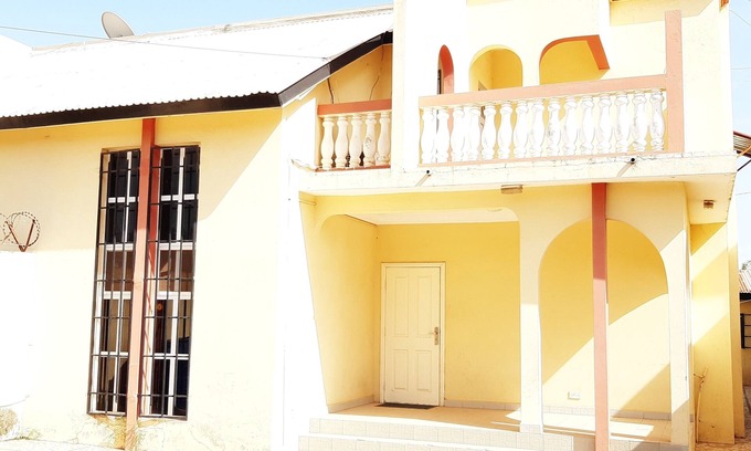 Kololi House | Cozy 3 Bedroom Villa Steps from the Beach