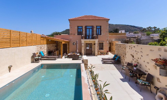Drapanias Villa | 3-bedroom Villa with Pool by Delfus