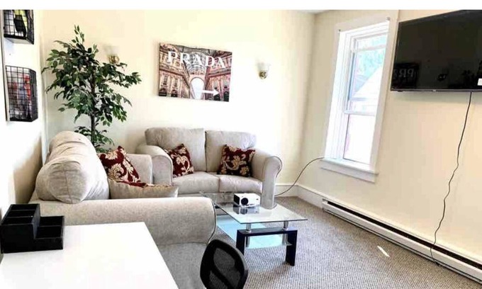 Wilkes-Barre House | 3 bedroom w/ living room movie theater 🎥🍿near all