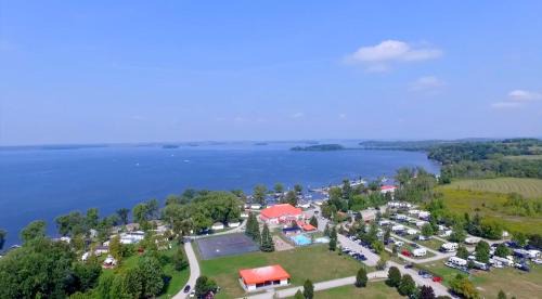 Roseneath House | Family-Friendly 3 Bedroom Waterfront Cottage Retreat