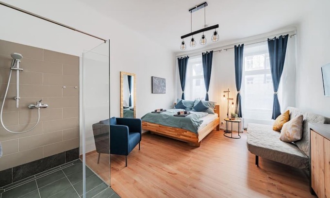 Stuwerviertel Apartment | Cozy 3-Bedroom Retreat Near City Center with Breakfast