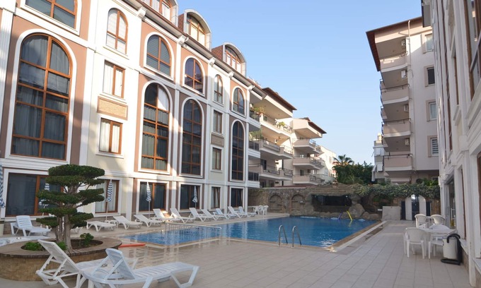 Alanya Apartment | Beachside 3-Bedroom Apartment with Pool & Breakfast