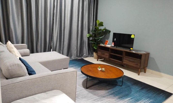 Kampung Sungai Raya Apartment | Spacious 3-Bedroom House in Cheras with Pool & Balcony