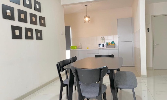 Seksyen 13 Apartment | Comfortable 3 Bedroom Stay Near MSU & Shah Alam Stadium