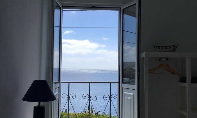 Lagoa House | Oceanfront Retreat: 3 Bedrooms with Pool & Spa Amenities