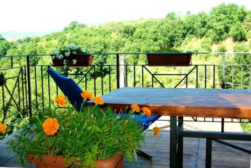 Vignanello House | Cozy 3-Bedroom Retreat with Terrace & Wifi in Vignanello