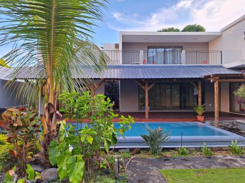 Beau Bassin - Rose Hill Apartment | Family-Friendly Retreat with Pool & Fully Equipped Kitchen