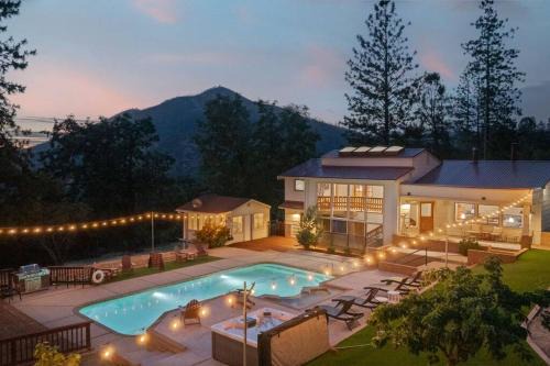 Mariposa House | Spacious 3 Bedrooms with Ocean Views & Poolside Relaxation