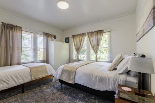 Poets Corner Apartment | 3 Berkeley - 1 Bedroom Apartment, with Laundry