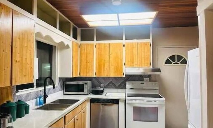 Cultus Lake House | Family-Friendly 3 BHK House Steps from Cultus Lake