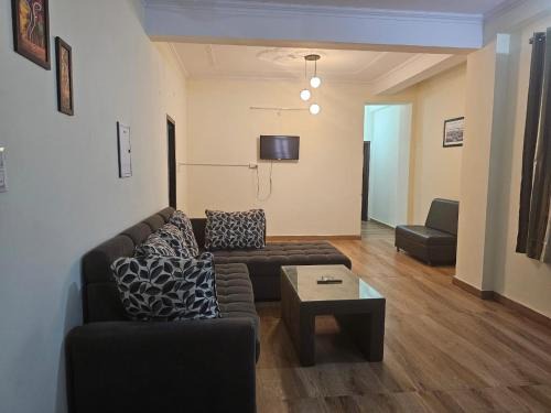 Alambagh Apartment | Family-Friendly 3 BHK Stay in Krishna Nagar, Lucknow
