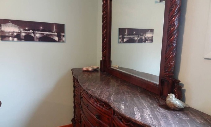 Rochester House | Convenient Stay: Pet Friendly Near St. Mary's - 9/10 Rated