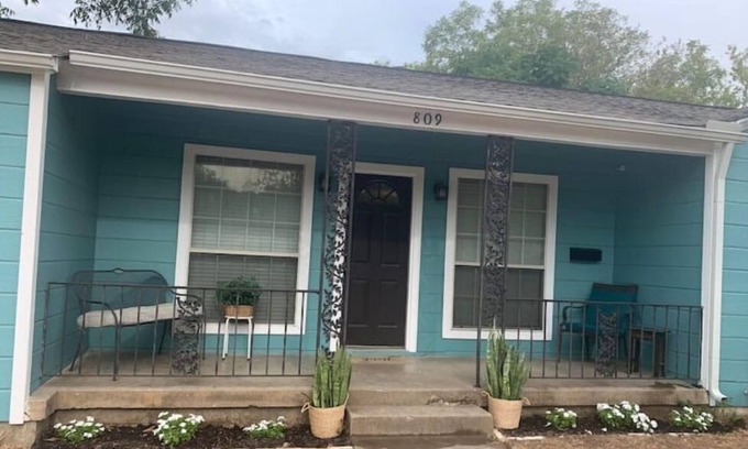 Arlington House | Convenient 2-Bedroom Retreat Near AT&T Stadium