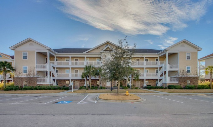 North Myrtle Beach Condo | Pet-Friendly 3 BR Resort Villa with Golf Course Views