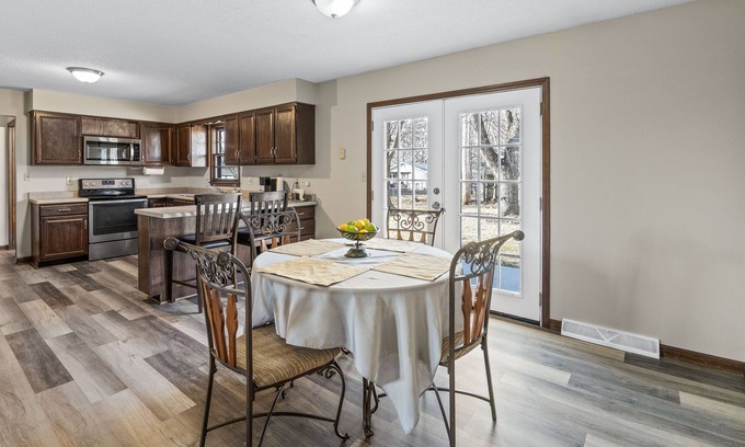 Columbia House | Family-Friendly 3 BR Home Near Cosmo Park, Rated 9.8