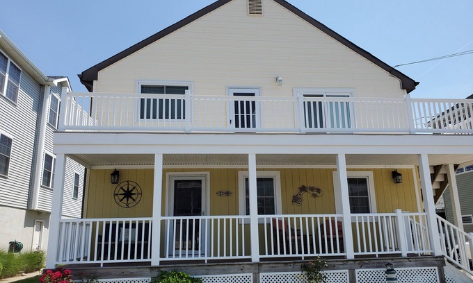 Wildwood Condo | Ideal 3 BR Home Steps from Harbor & Boardwalk Attractions