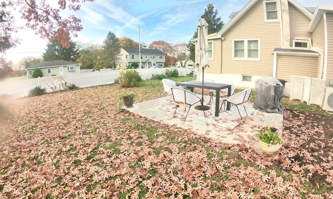 Bay Shore Apartment | Cozy 3 Bedroom Apartment with Oceanfront Views
