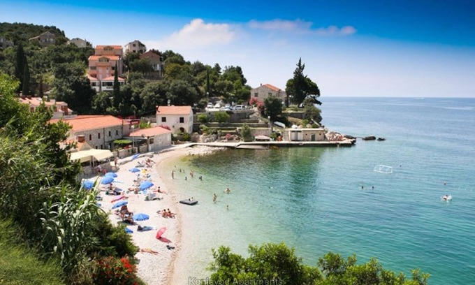 Stikovica Apartment | Bright Seaside Apartment with Ocean View & Large Balcony