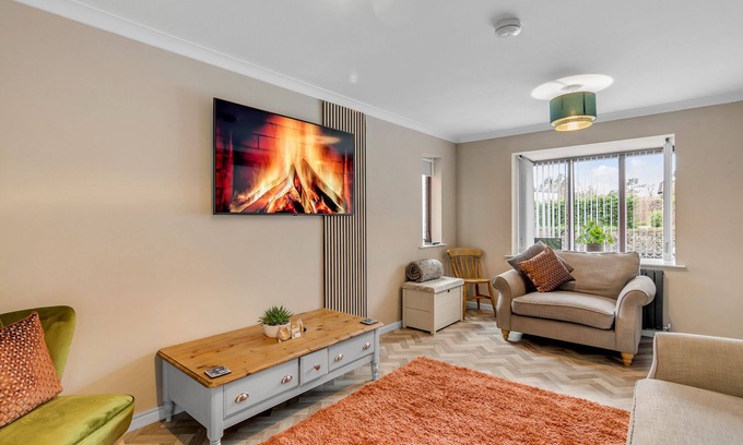 Norwich House | Ideal Central 3-Bedroom Home for Family Getaways