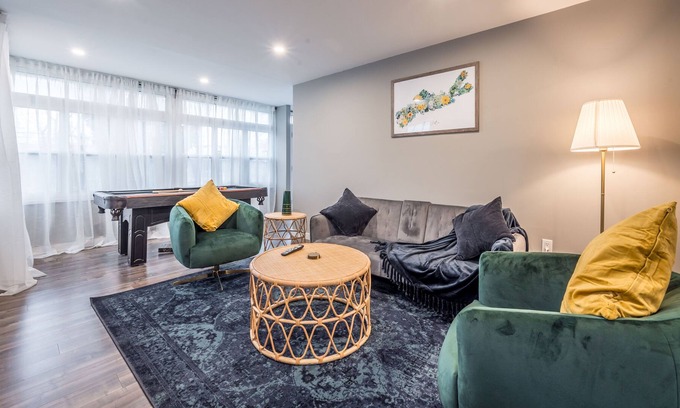Bedford Apartment | Cozy Chic Oasis: Family-Friendly with Pool & Breakfast