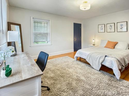 Des Moines House | Family-Friendly 3-Bedroom Duplex for Up to 9 Guests