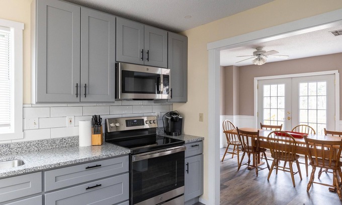 South Burlington House | Inviting 3 BR Home for Family Gatherings, Sleeps 12