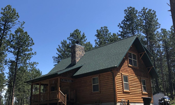 Fairburn Cabin | Secluded Log Cabin Retreat Near Custer – Pet Friendly & Cozy
