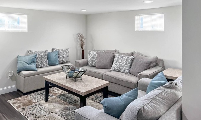Tiverton House | Cozy 3 BR Ranch with Kitchen Overlooking the River