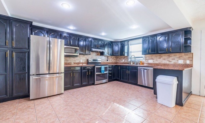 Willow Meadows/Willowbend Area House | Convenient 3BR Townhouse Close to NRG Medical Center