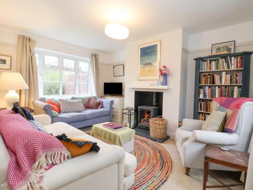 Campsea Ashe House | Discover Family-Friendly Comfort at 3 Chantry Cottages