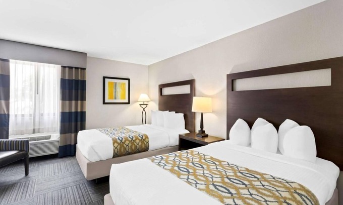 Naperville Hotel | 3 Comfy Units with Easy Access to City, Shops & Restaurants - Free Breakfast!
