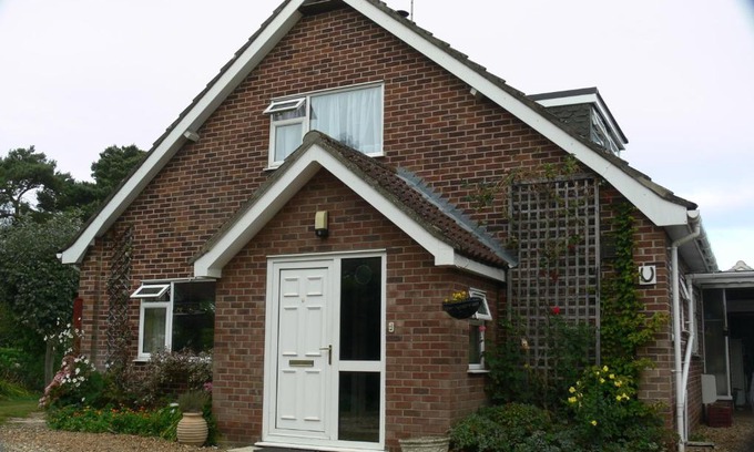 Holt Bed & Breakfast | Pet-Friendly 3 Corners B&B with a 9/10 Guest Rating