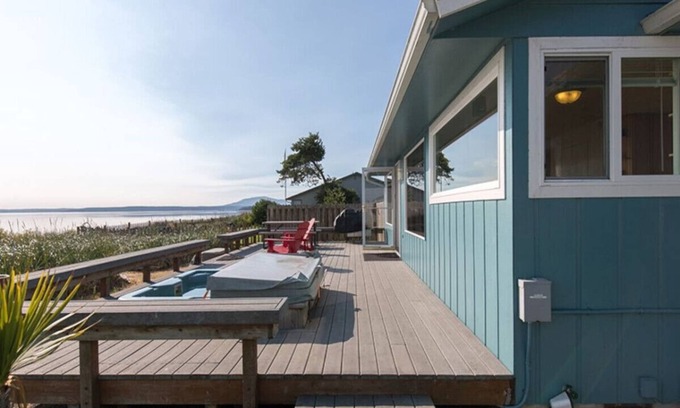 Sequim House | Idyllic 3 Crabs Beach House: Oceanfront Bliss by Dungeness Bay