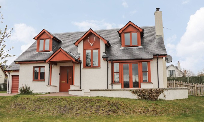 Aviemore Cottage | Pet-Friendly 3 Croftside with Open Fire in Aviemore
