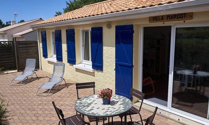Saint-Michel-Chef-Chef House | Cozy Villa Steps from the Sea with Oceanfront Views