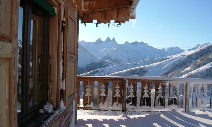 La Toussuire Ski Chalet | Guest Rated 10/10: Duplex Apartments in Savoyard Chalet