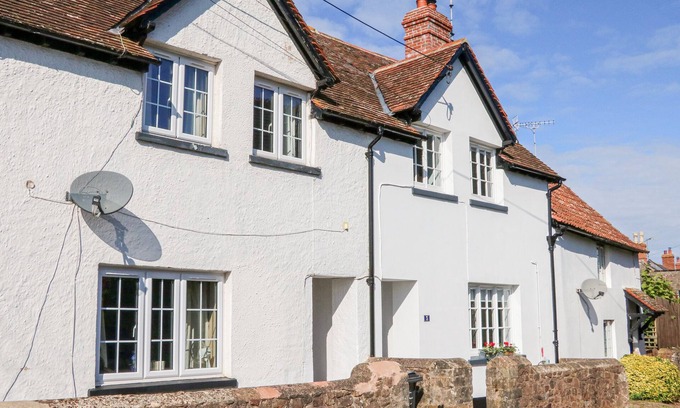 Minehead Cottage | 3 Elm Cottage: Family-Friendly Retreat with Ocean Views