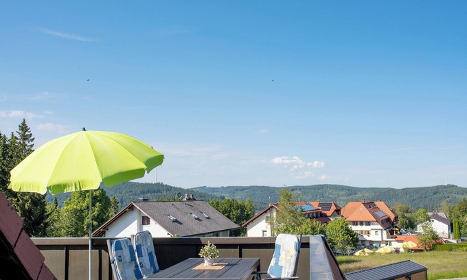 Hoechenschwand Apartment | Cozy 3 Ferienwohnung Edelweiß: Pet-Friendly Retreat Awaits